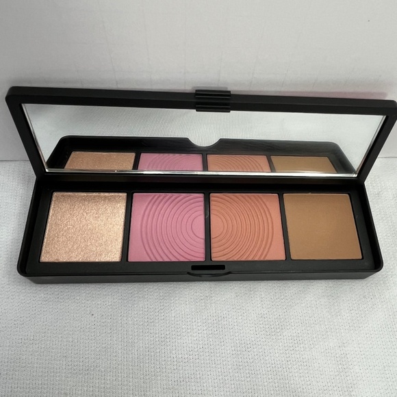 Smashbox Halo Face Palette- Shade: Pink Saturation - Picture 2 of 3